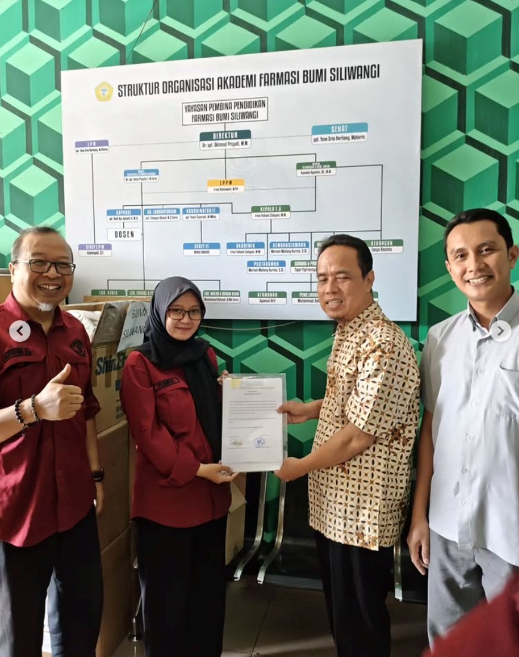 Sinergi Industri & Akademisi: Akfar Bumi Siliwangi Terima Hibah Bahan Baku Obat